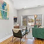 2Br Minimalist Apt In Logan Sq Near Train & Stores - Milwaukee 2
