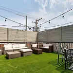 Central Chicago Suite Access To Patio Suite 1