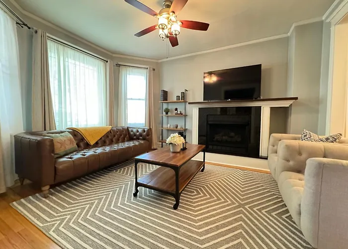 Cozy Nest In Chicago\'S Vibrant Lincoln Square