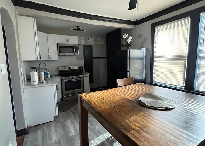 Quiet 1Br, Eat-In Kitchen, Close To Midway