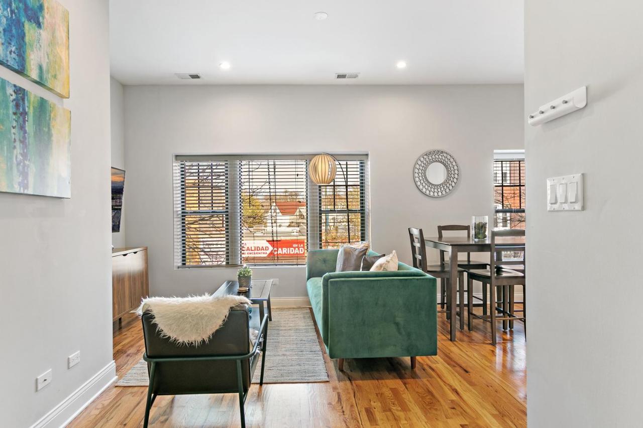2br Minimalist In Logan Sq Near Train & Stores - Milwaukee 2 Apartment *