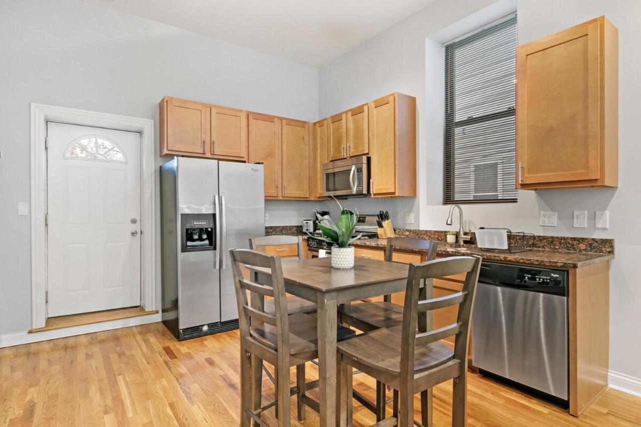 2br Minimalist In Logan Sq Near Train & Stores - Milwaukee 2 Apartment *