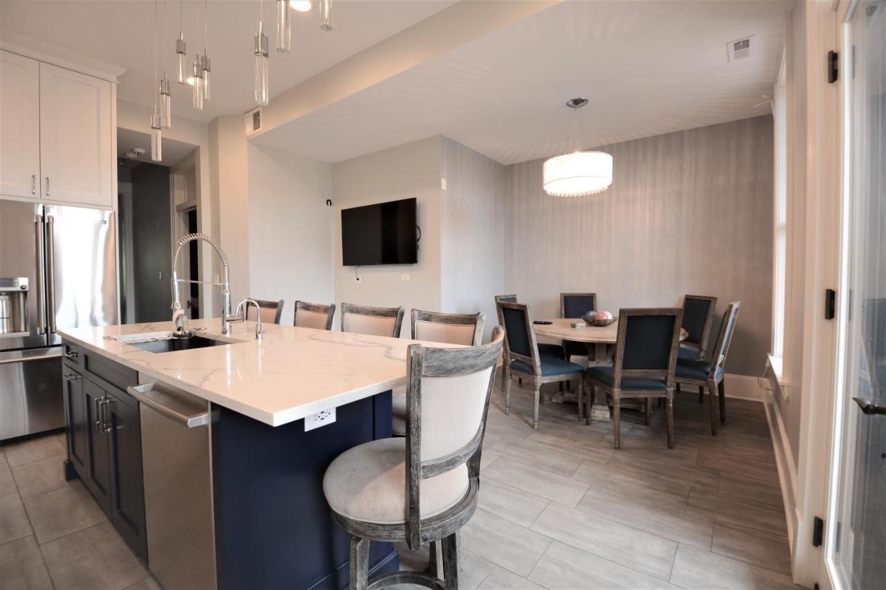 Apartment Penthouse Level, Stunning Wrigley Chicago