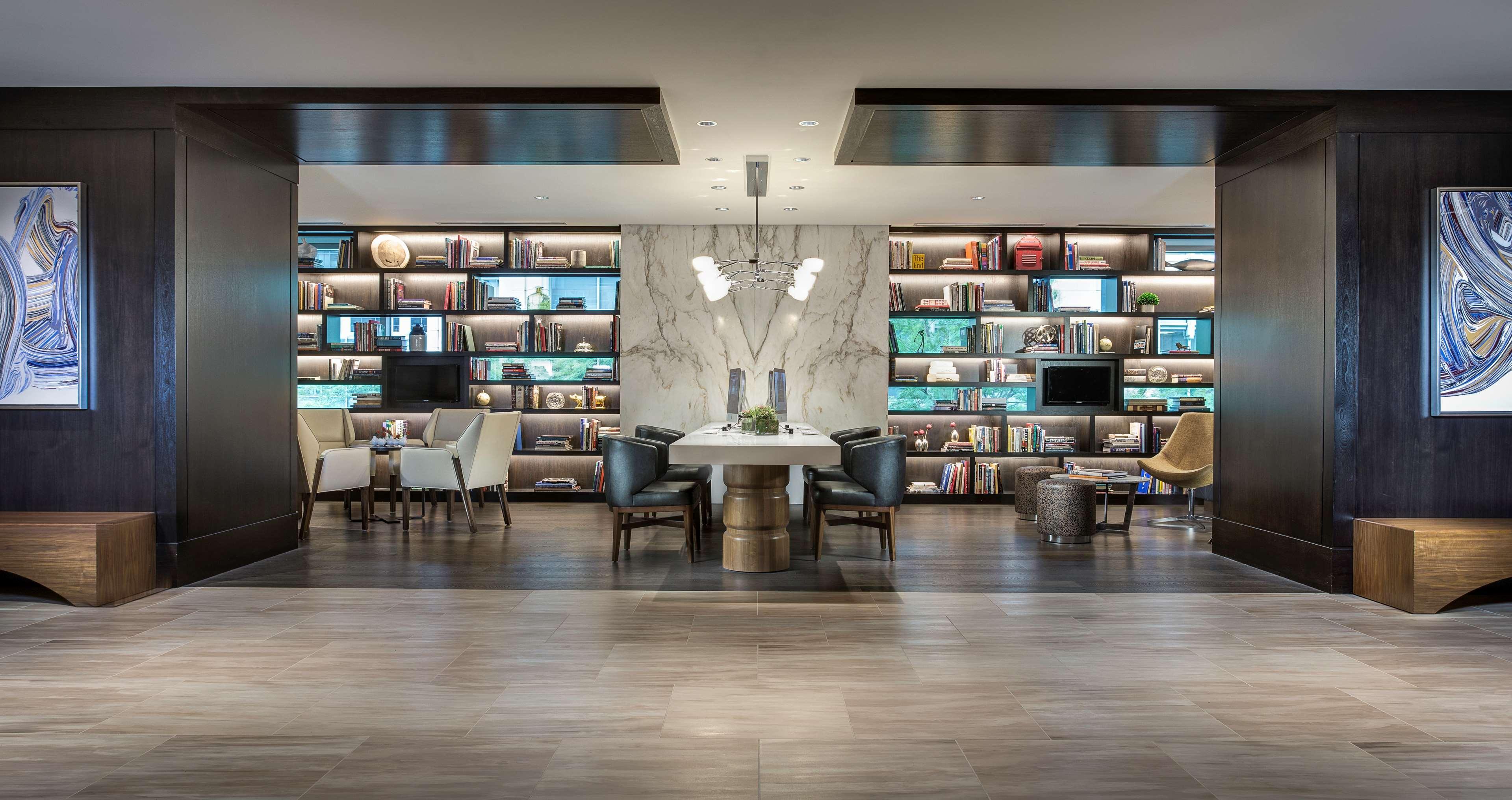 Hyatt Centric Magnificent Mile 4*