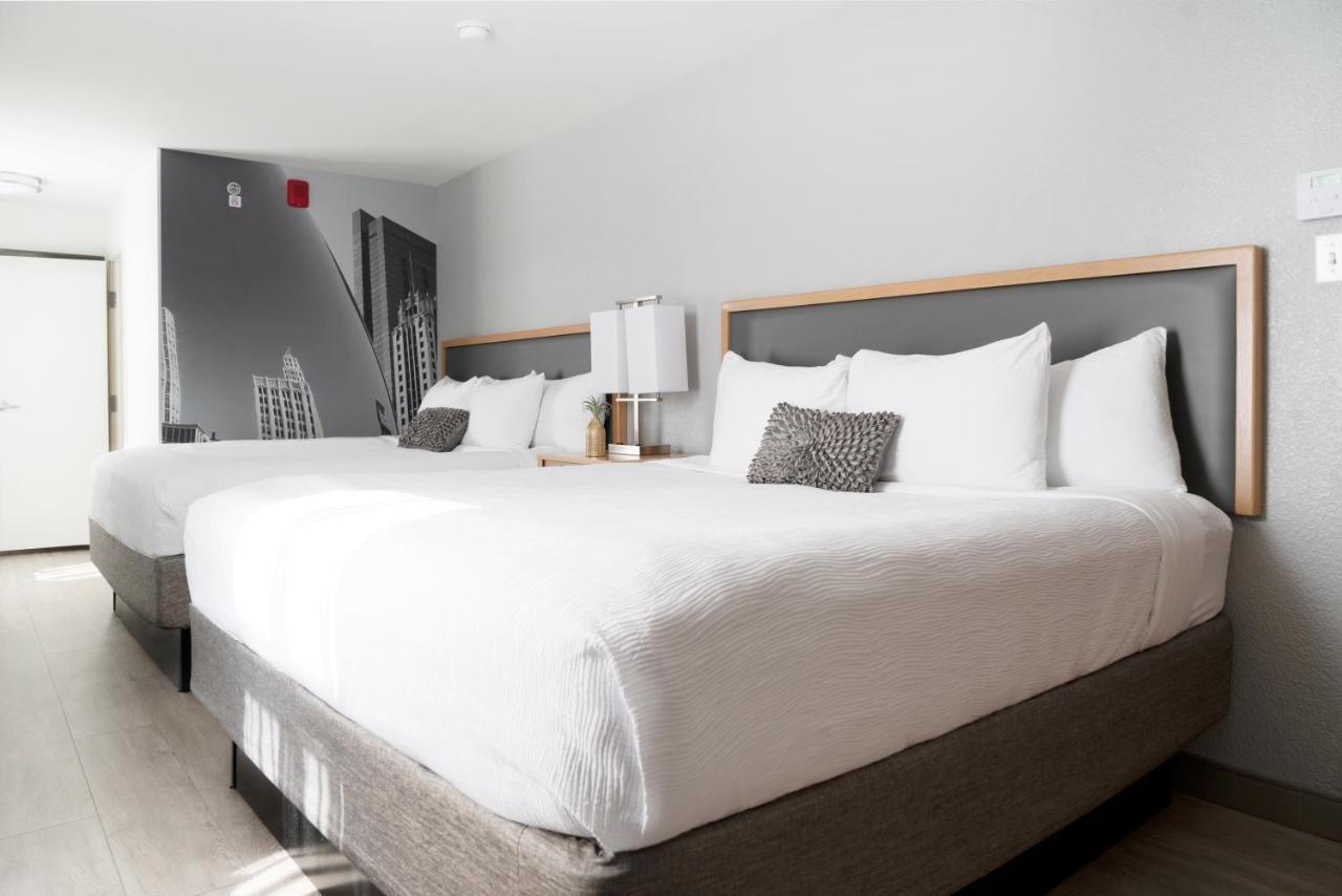 Saint Clair - Magnificent Mile 4*