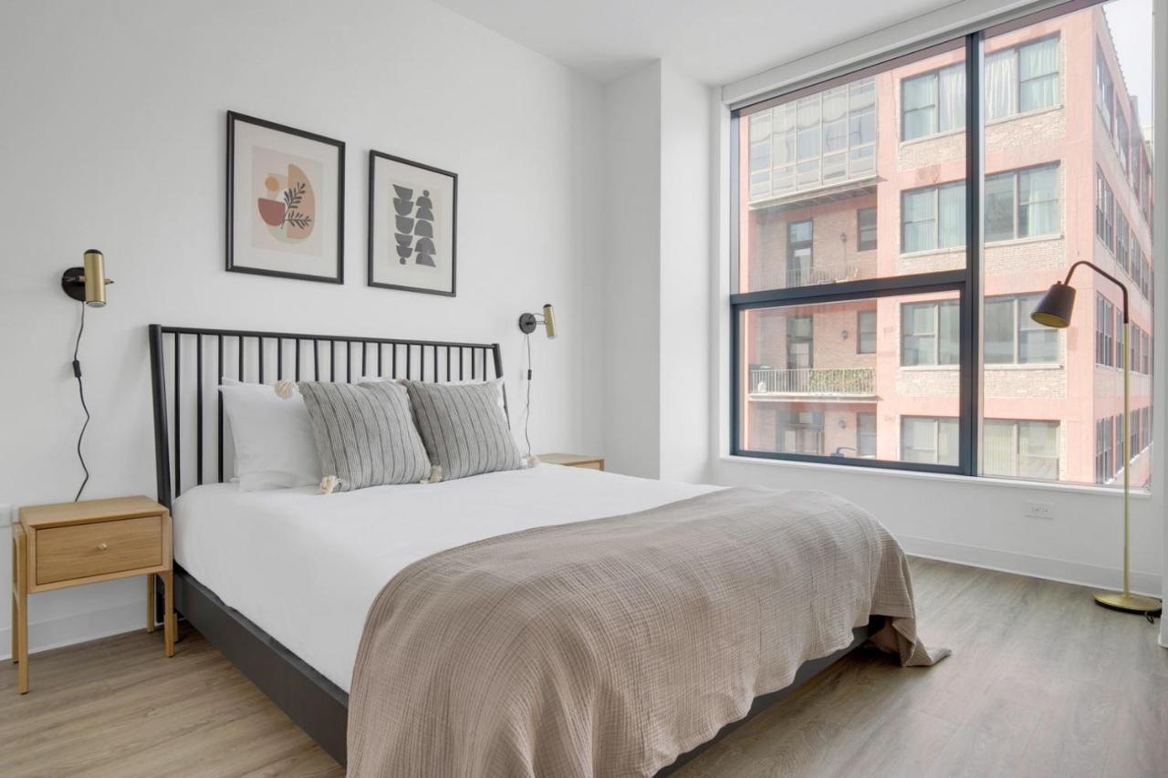 W Loop W Gym Pool In Heart Of Greektown Chi-564