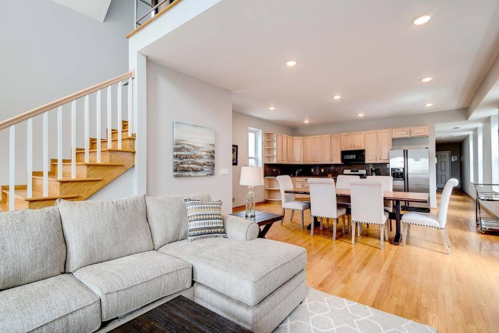 Stunning 2 Floor Penthouse Downtown Apartment Chicago