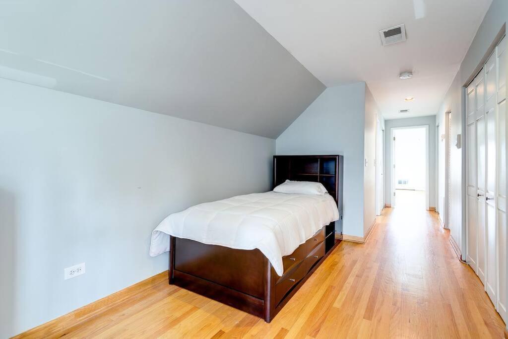 Apartment Stunning 2 Floor Penthouse Downtown *
