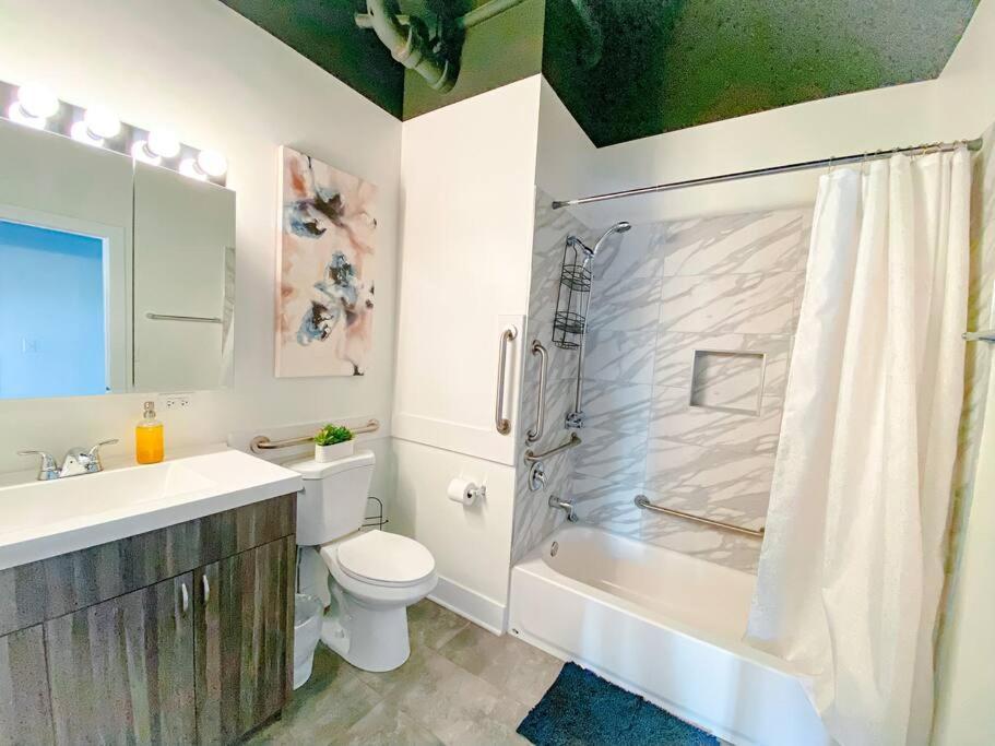 Mccormick 2br-2ba Family Unit For Up To 8 Guests With Optional Parking & Gym Access Apartment