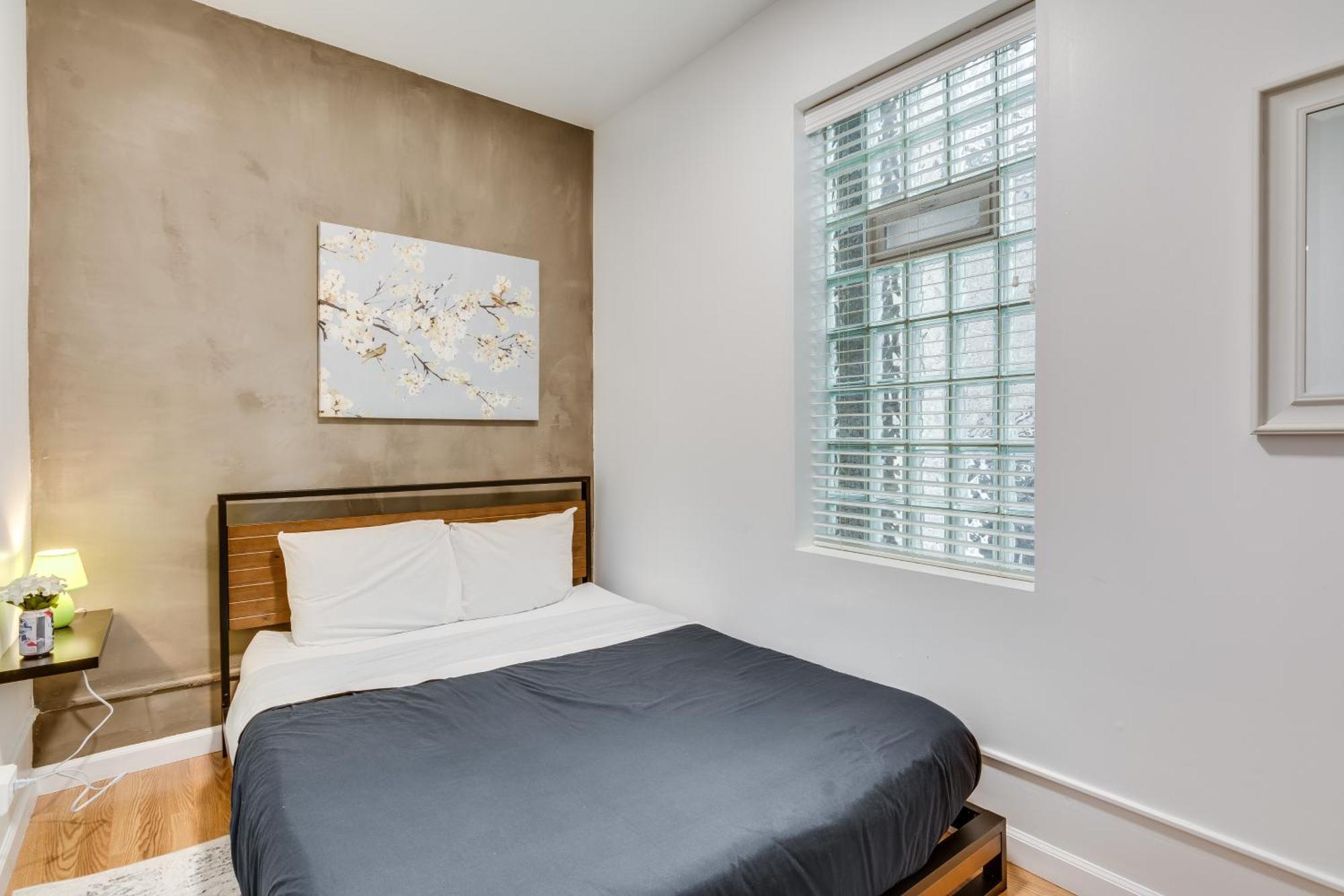 Apartment Welcome To West Town! 2 Bedrooms And Pet Friendly Apts