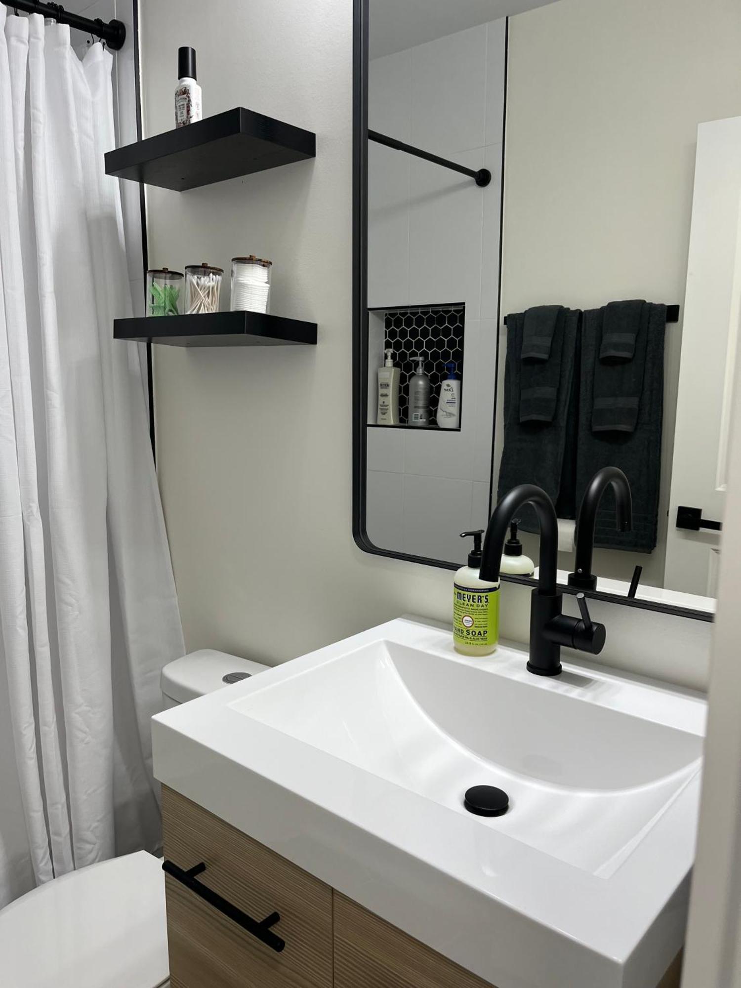 Chic Euro Getaway- Close To Downtown * Chicago