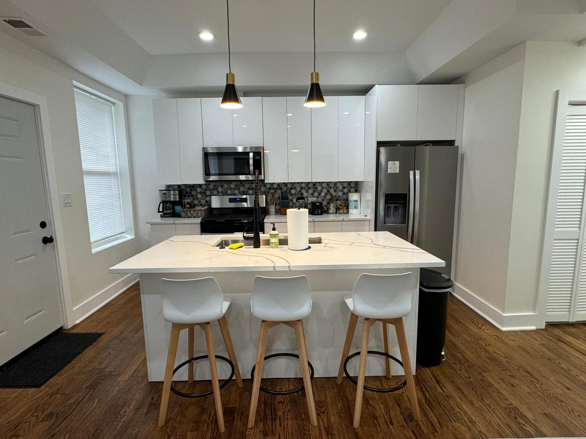 Apartment Chic Euro Getaway- Close To Downtown *