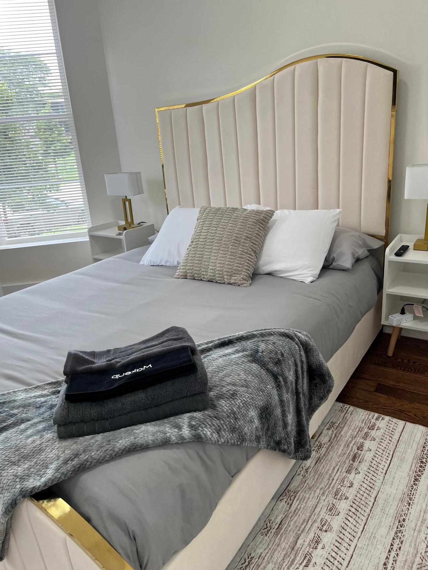 Chic Euro Getaway- Close To Downtown Apartment