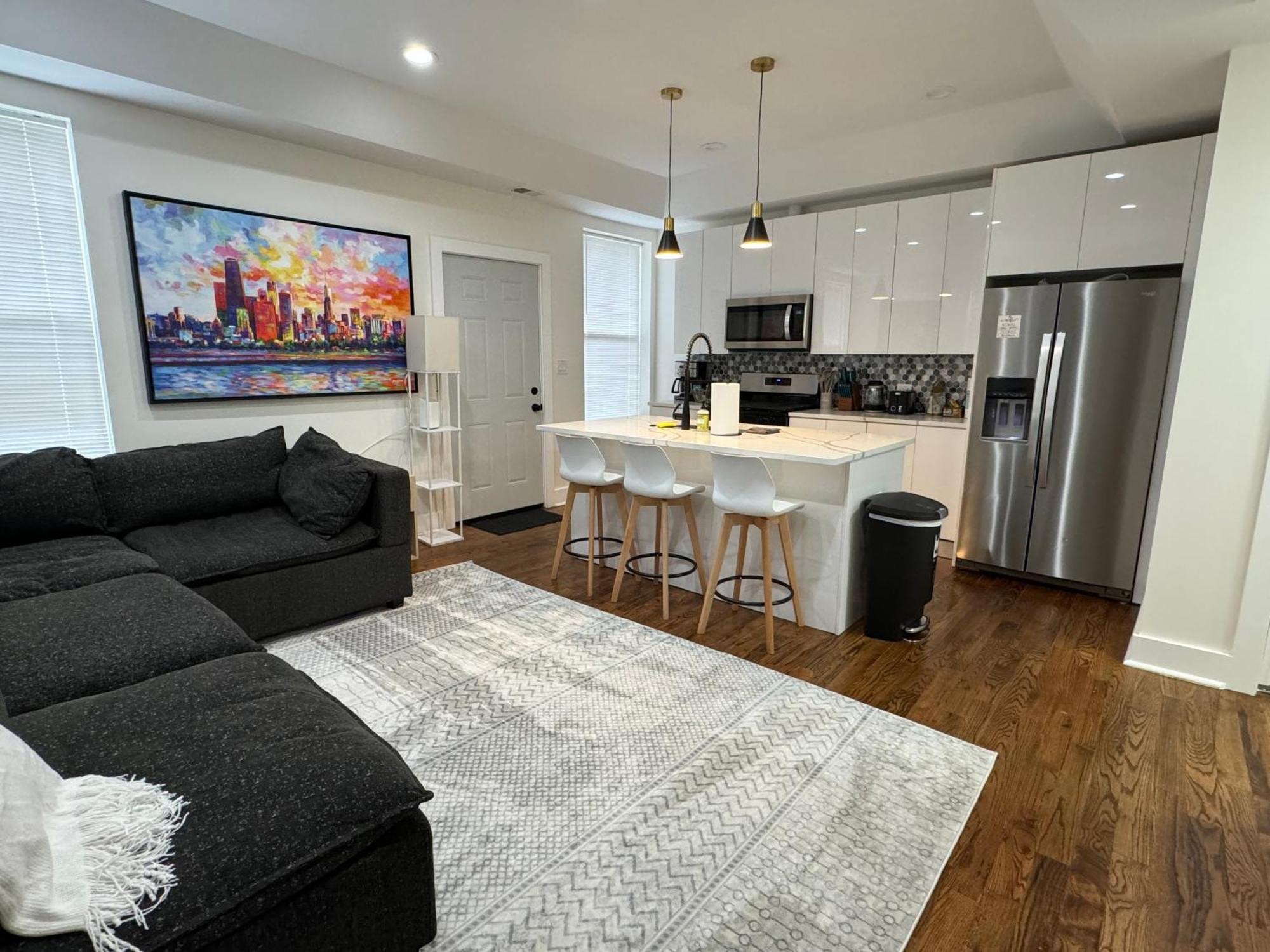 Apartment Chic Euro Getaway- Close To Downtown