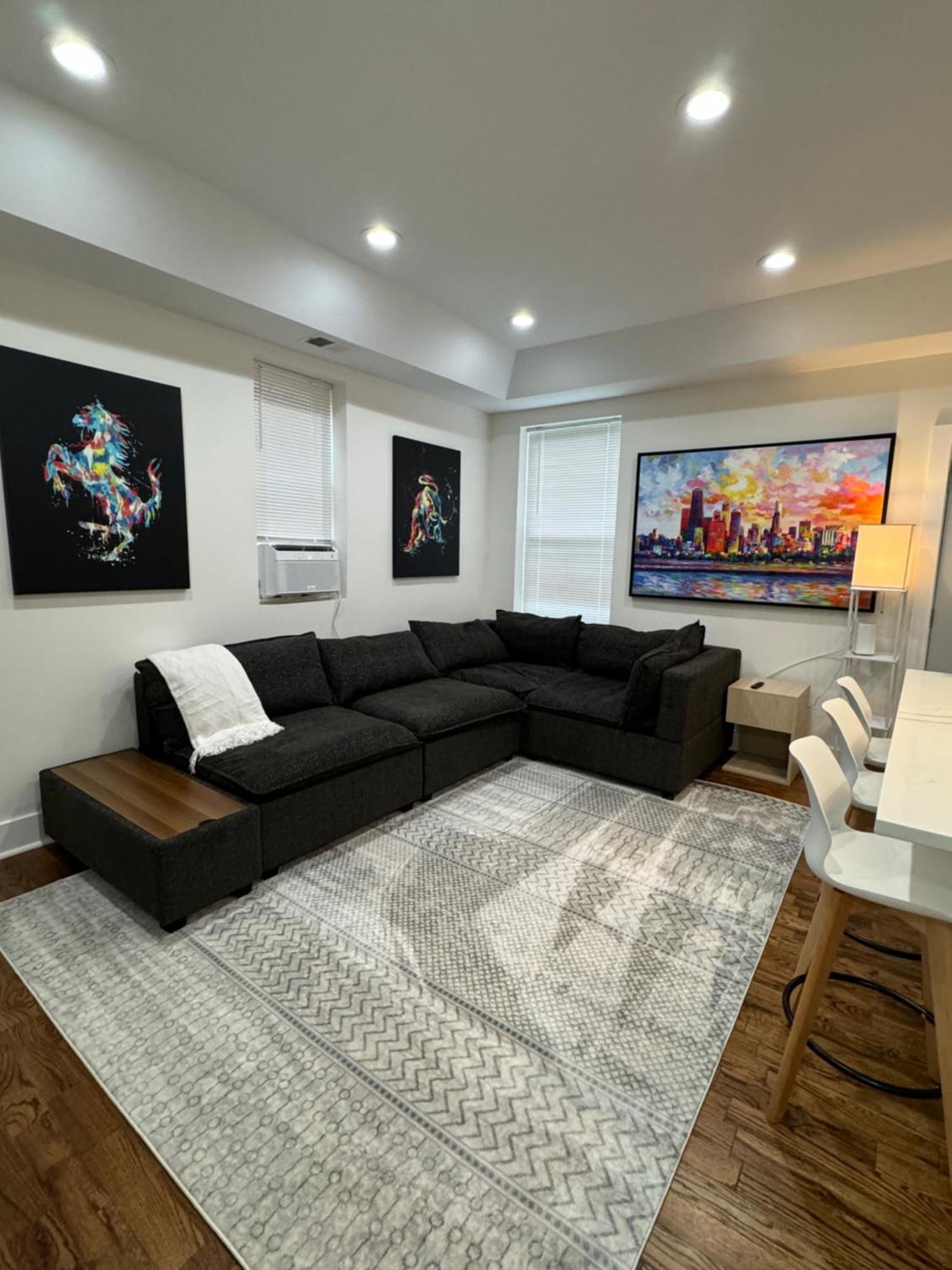 Apartment Chic Euro Getaway- Close To Downtown *