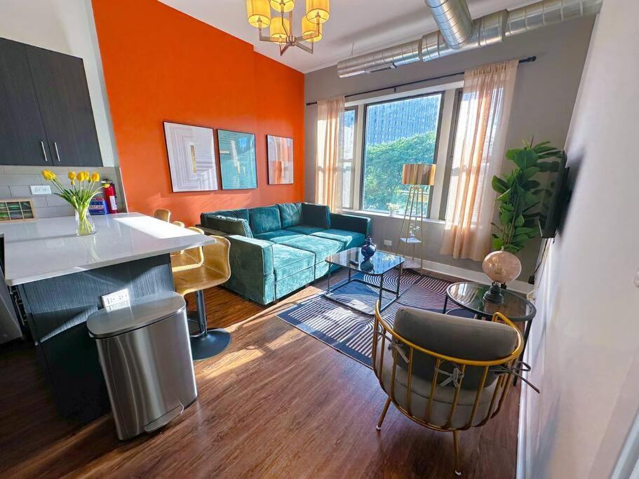 Mccormick 3bd-2ba With Optional Parking On State Street Apartment *
