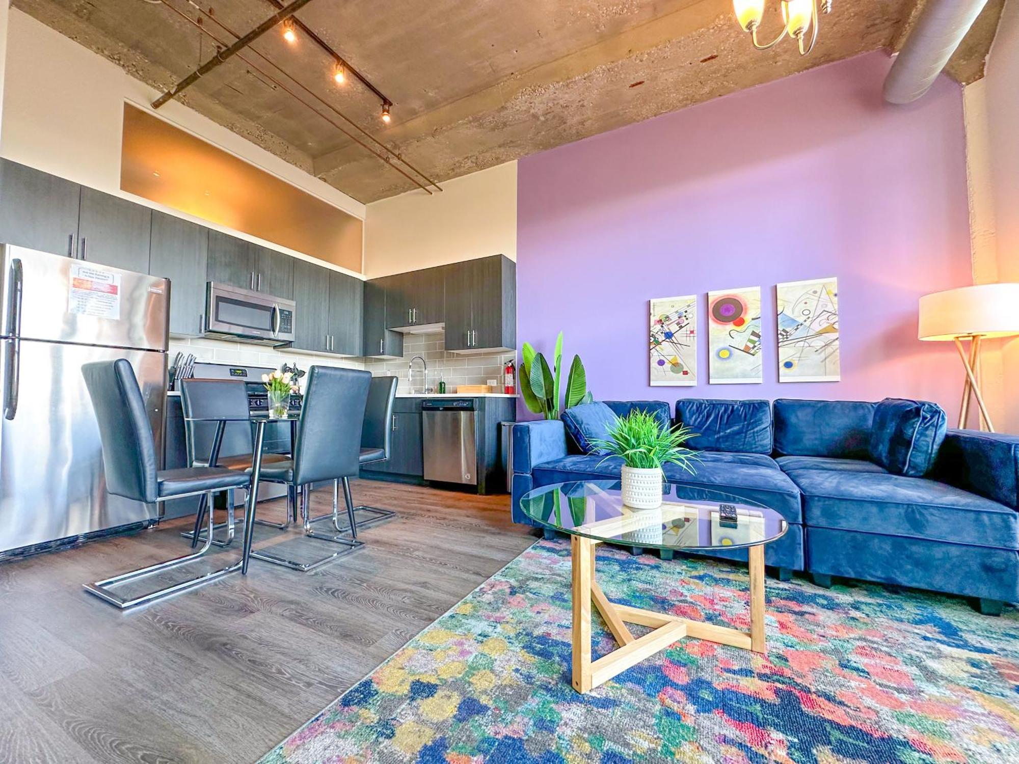 Apartment Mccormick 2br-2ba Family Unit For Up To 8 Guests With Optional Parking & Gym Access *