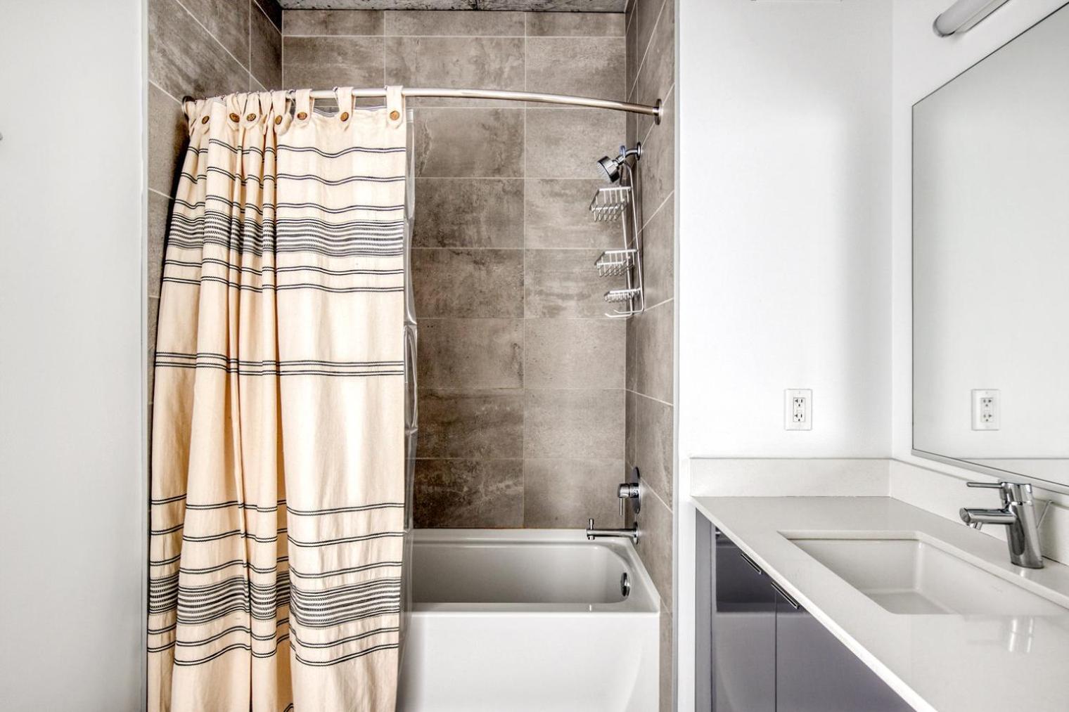 Apartment River North 1br W Gym Pool Roof Nr Riverwalk Chi-819 *