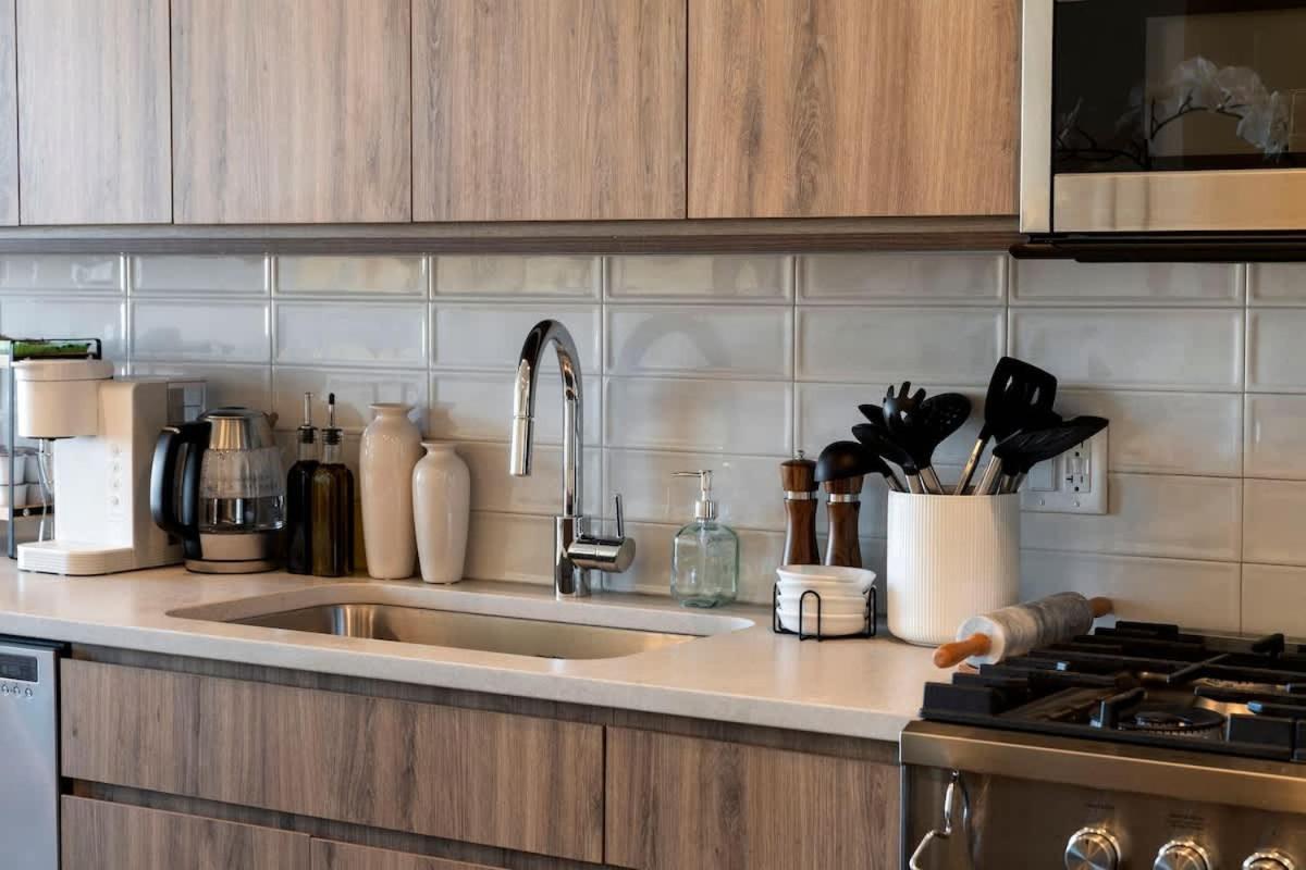 Luxury 2bd-2ba View-gym-rooftop Apartment