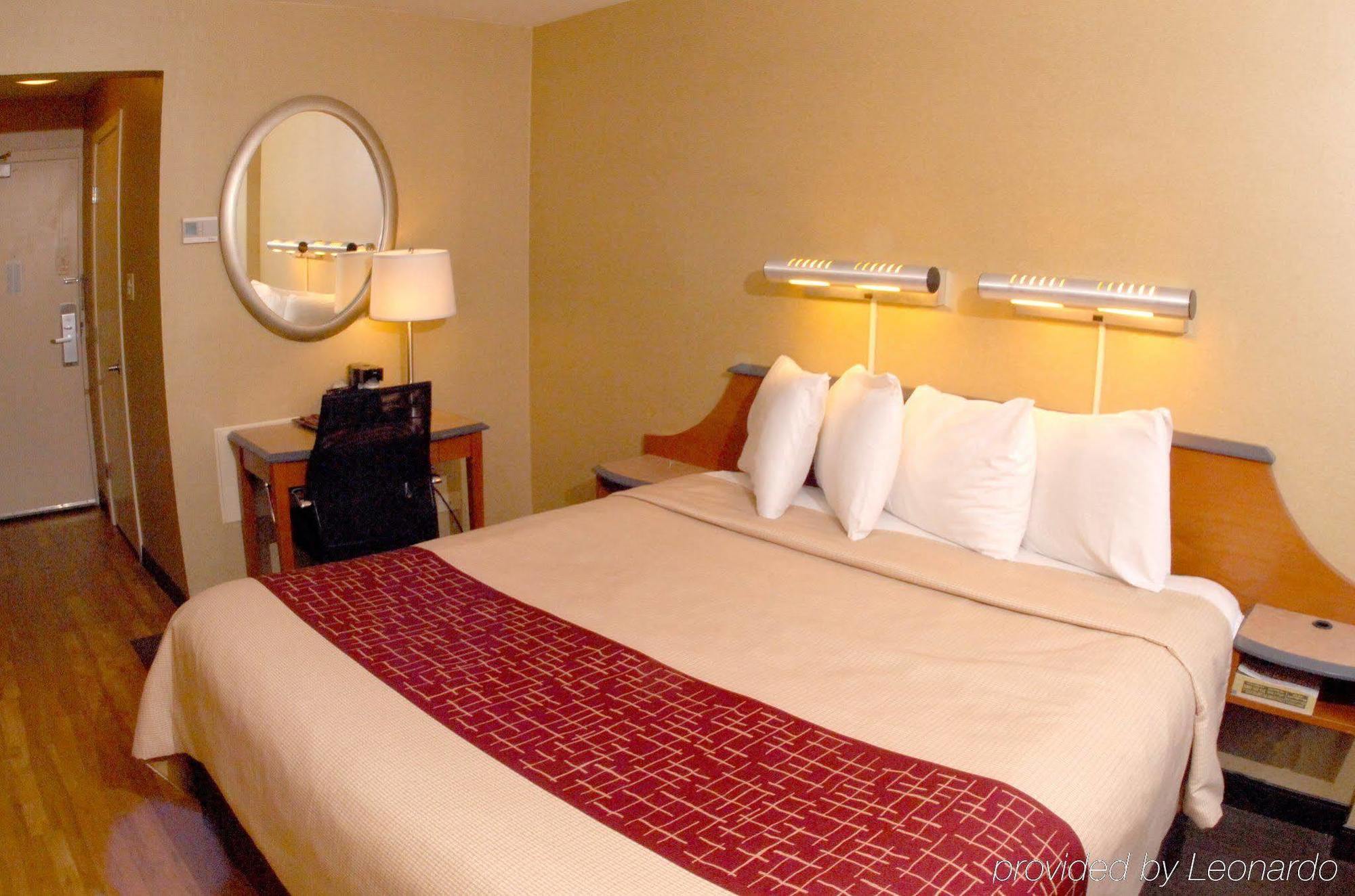Hotel Saint Clair - Magnificent Mile 4*