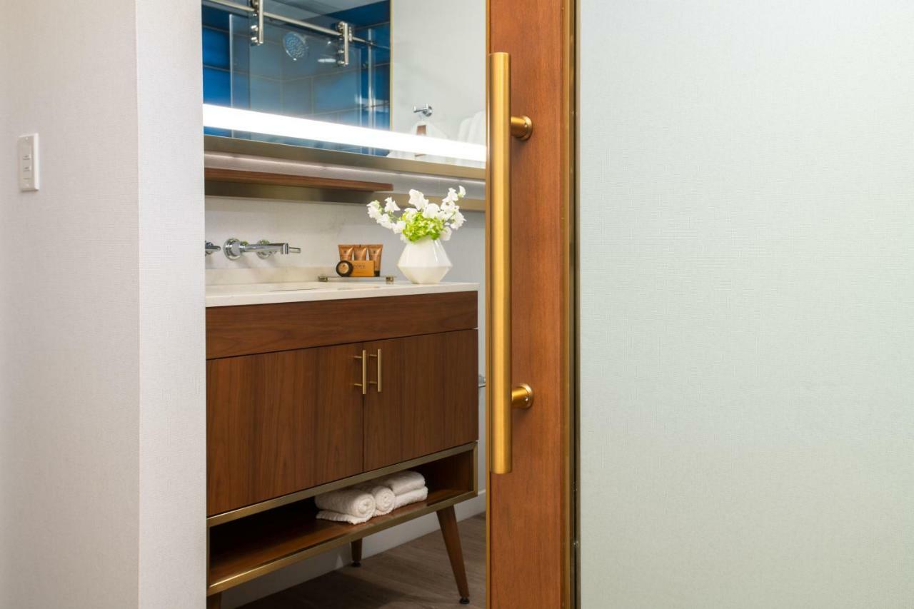 Essex 4* Chicago