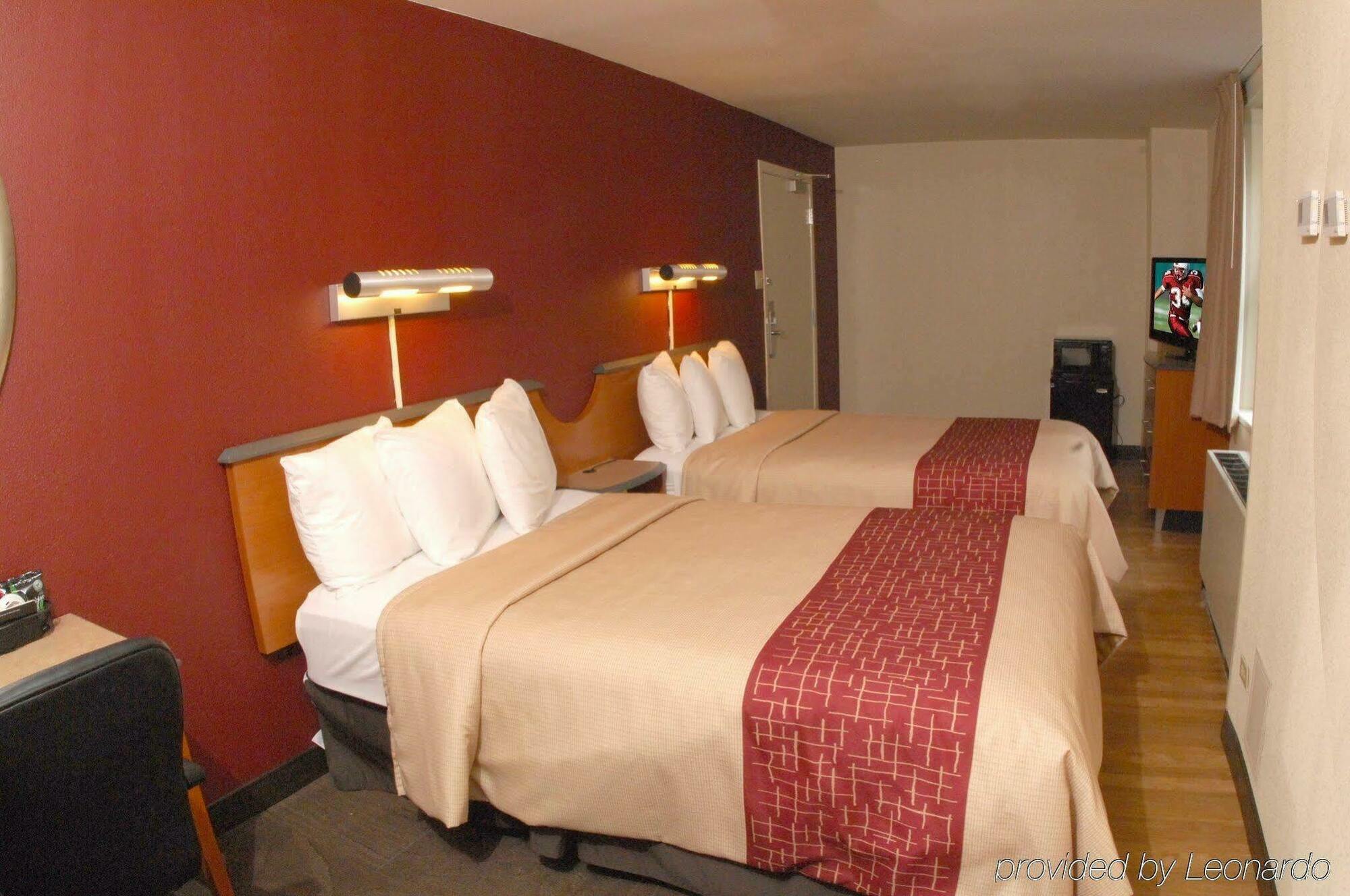 Saint Clair - Magnificent Mile Hotel