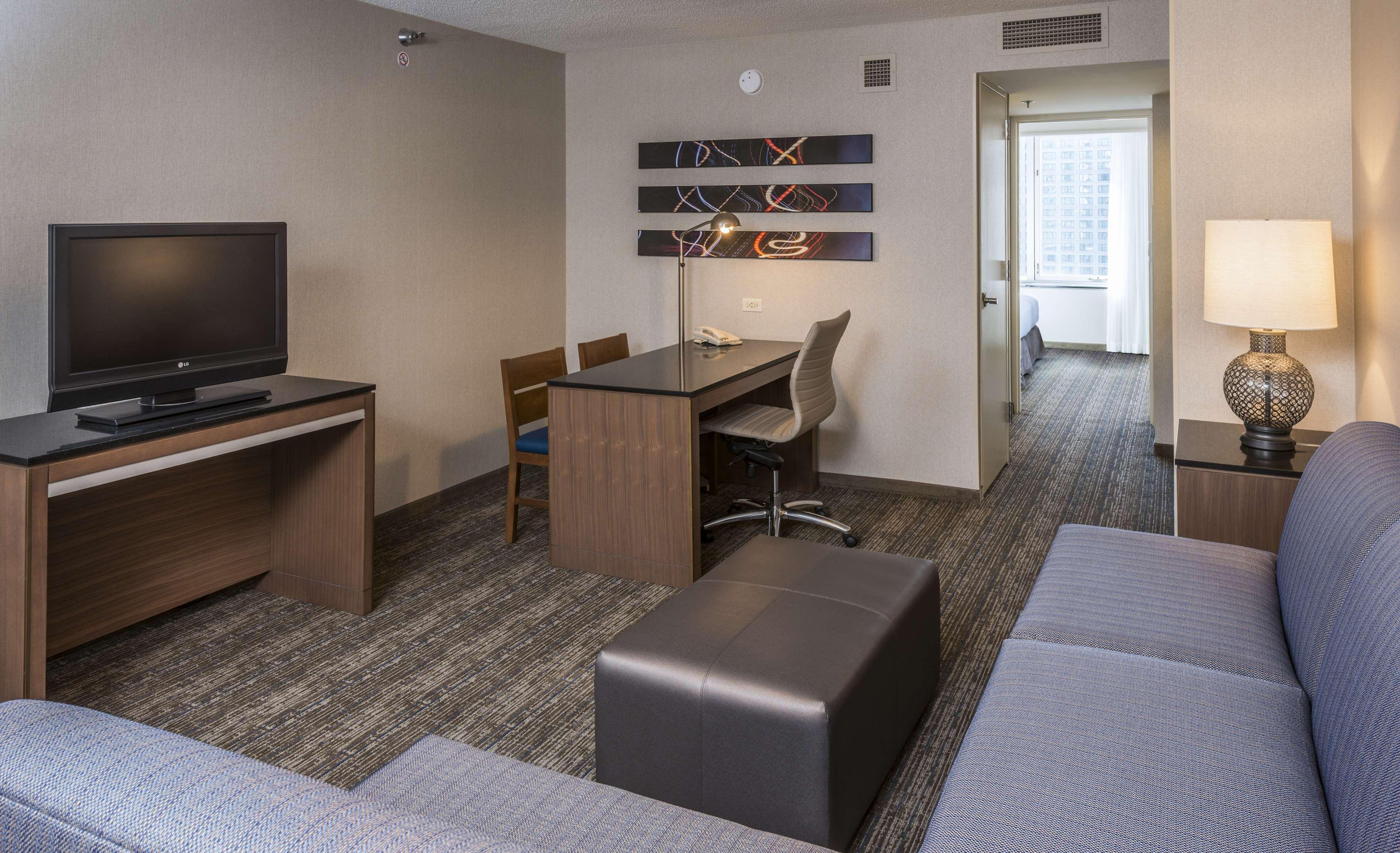 Hotel Embassy By Hilton Downtown Magnificent Mile