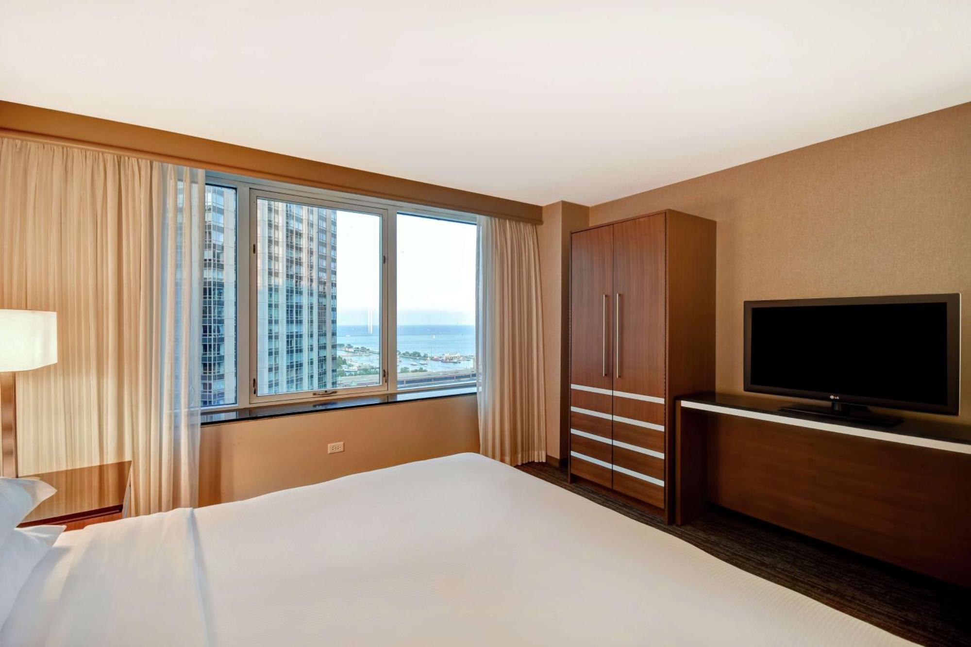 Hotel Embassy By Hilton Downtown Magnificent Mile