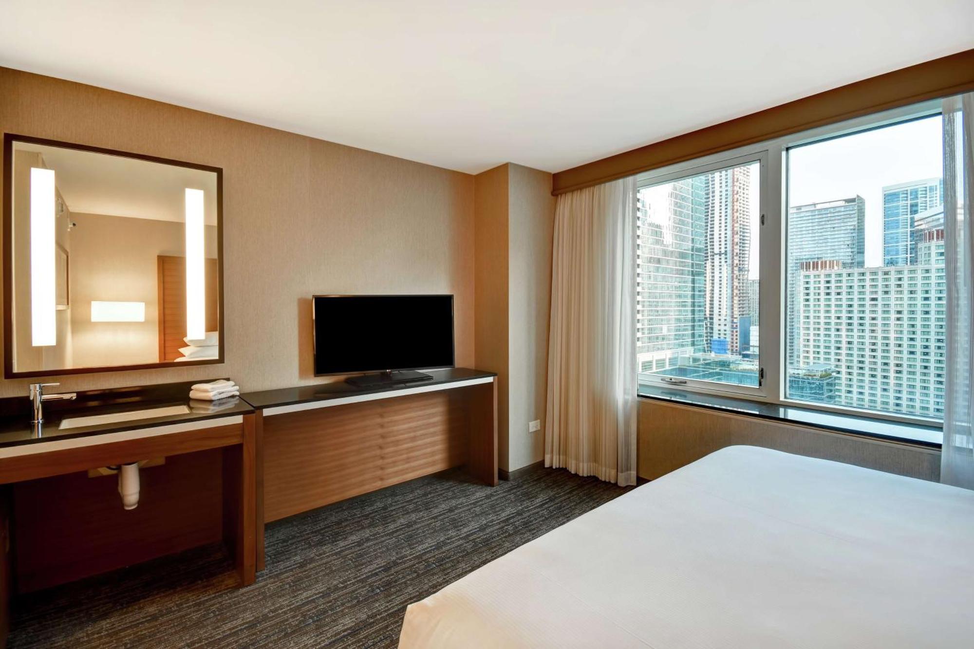 Embassy By Hilton Downtown Magnificent Mile Hotel Chicago