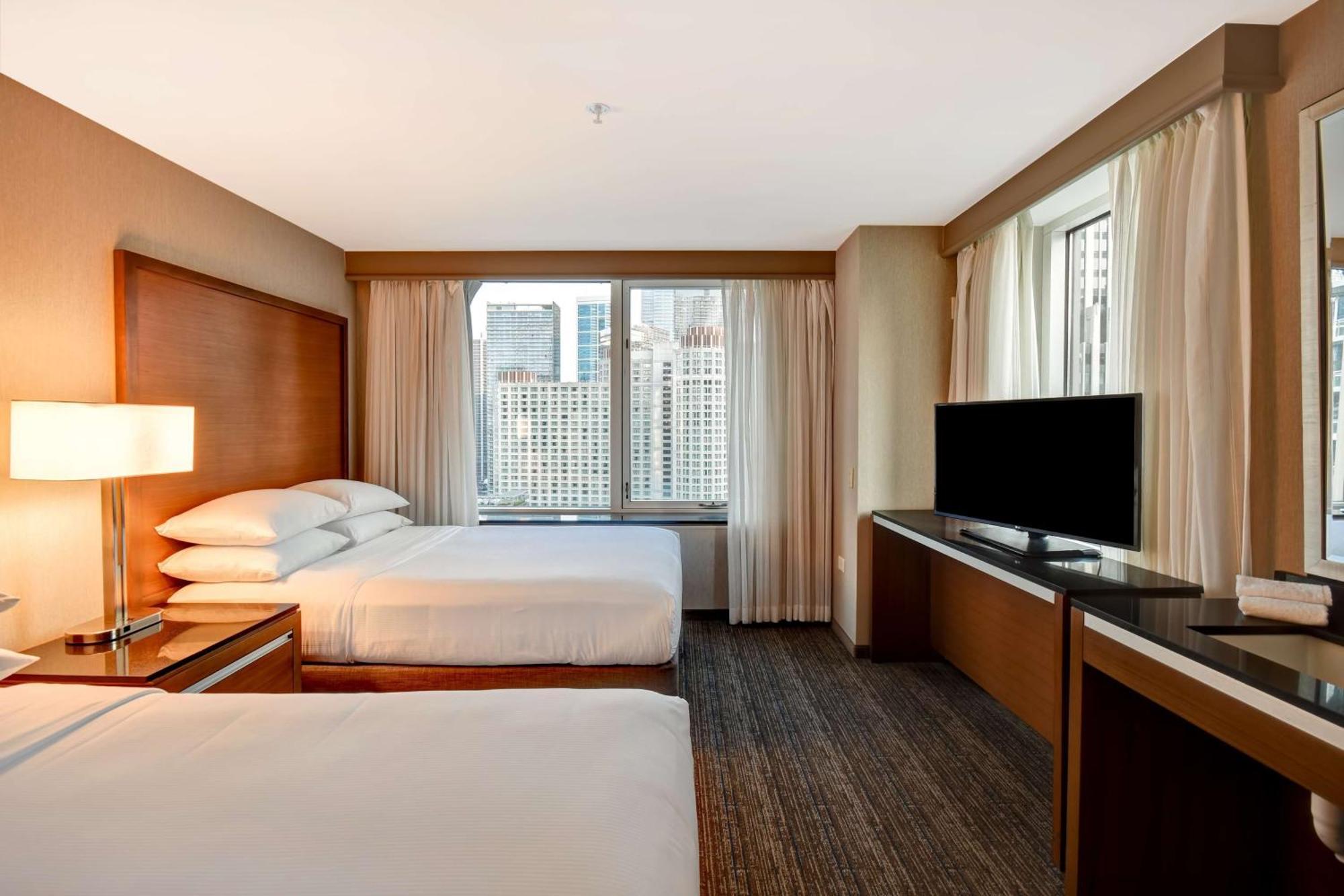 Hotel Embassy By Hilton Downtown Magnificent Mile 4*