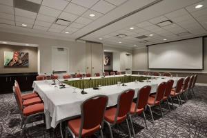 Embassy By Hilton Downtown Magnificent Mile