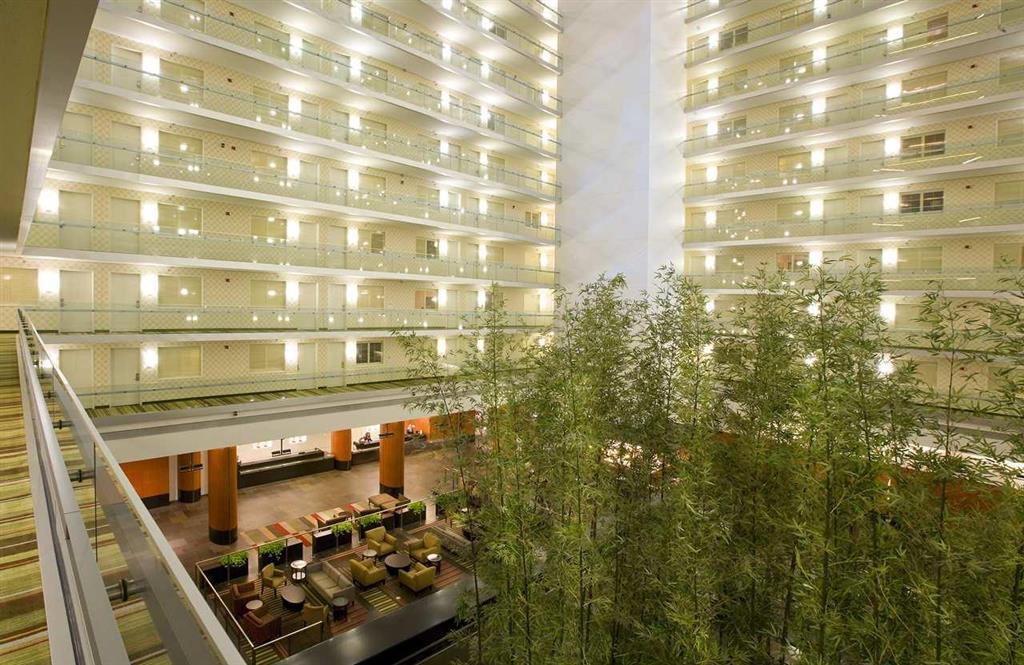 Embassy By Hilton Downtown Magnificent Mile Hotel 4*