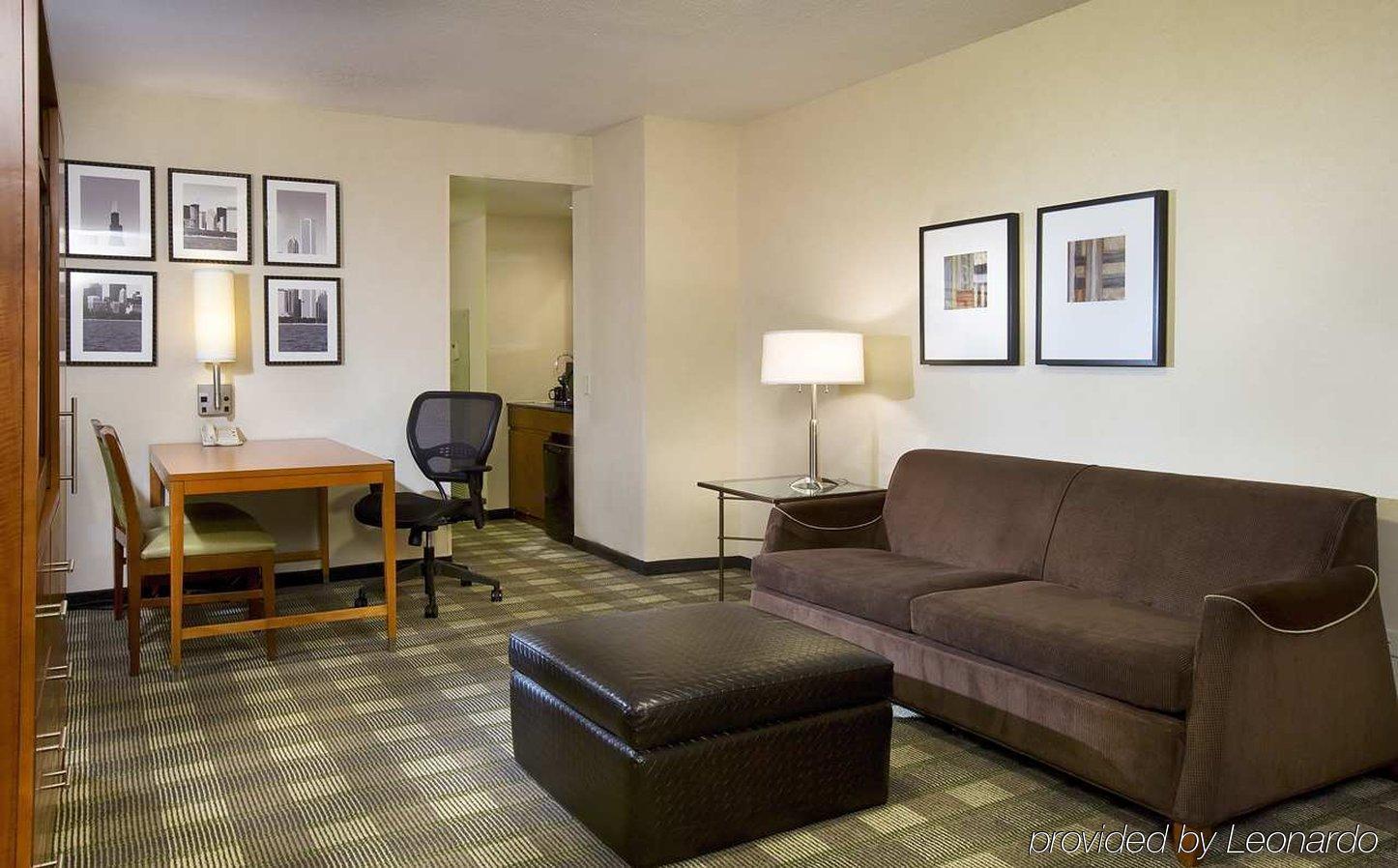 Embassy By Hilton Downtown Magnificent Mile 4*
