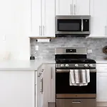 Frontdesk Updated West Town 2 Bedroom Apt With W&D