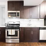 Cozy West Town 2Br With Full Kitchen By Zencity