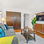 Furnished 1Br Apt With Natural Light & King Beds - Larchmont 1B-2B