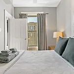 Feel The Vibe 2Br Designer Apartment - Halsted 3D