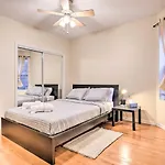 Modern Chicago Condo About 9 Miles To Downtown!