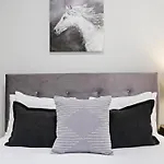 1Br Deluxe Apartment Near Shops & Cafes - Ashland 1F