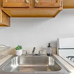 Charming 1Br Apartment Close To Shops - Larchmont 3