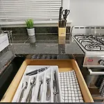 Comfy And Chic 2Br Apt Close To Shops - Sunnyside 2F