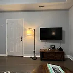 Lovely Logan Square 2-Bedroom In Chicago