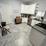 Lovely Logan Square 2-Bedroom In Chicago