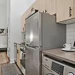 Complete And Minimalist Studio Apt - Wilson 101