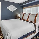 Omni Chicago Hotel