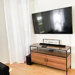 Updated 3 Bedroom In Portage Park! Free Parking!