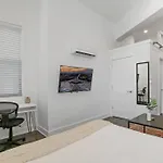Simple Studio Apt With In-Unit Laundry - Wilson 403
