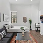 Simple Studio Apt With In-Unit Laundry - Wilson 403