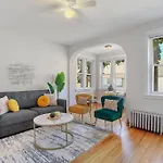Charming 3Br Apt Close To Stores & Dining - Newgard 1N