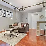 Stylish And Fully Furnished Studio Apartment - Oakdale G